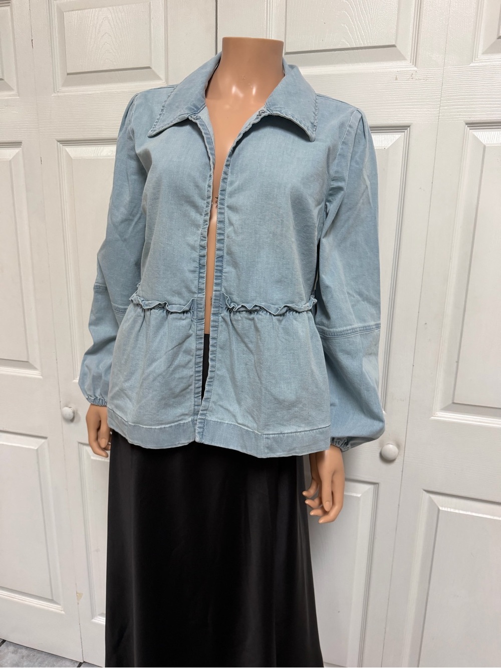 LOGO DENIM by Lory Goldstein Light Wash Denim Jacket w/Ruffles Details Size M